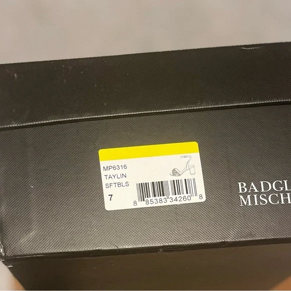 Authentic Badgley Mischka - Picture 11 of 12